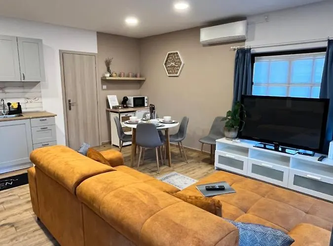 Varosi Idill 아파트 베스프렘